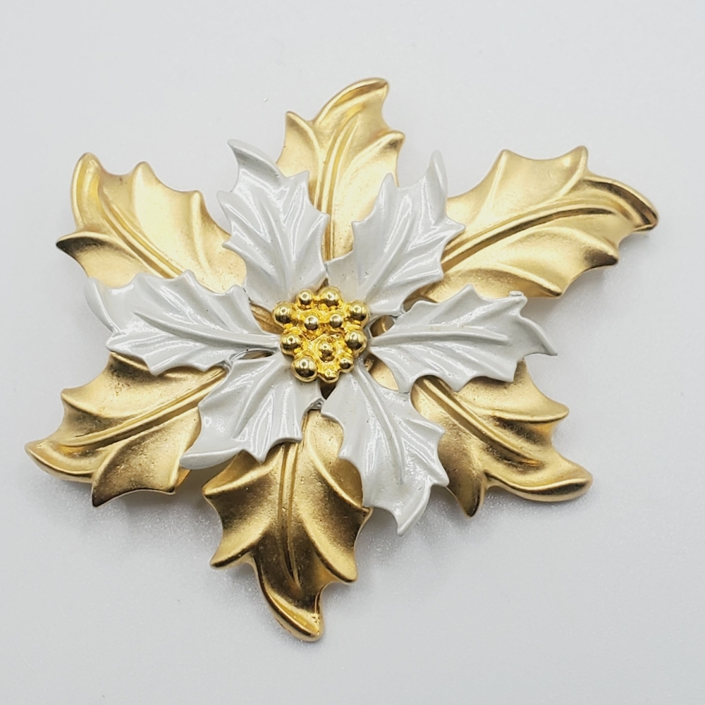Vintage Darlene poinsettia brooch pin gold  silver enamel excellent Christmas